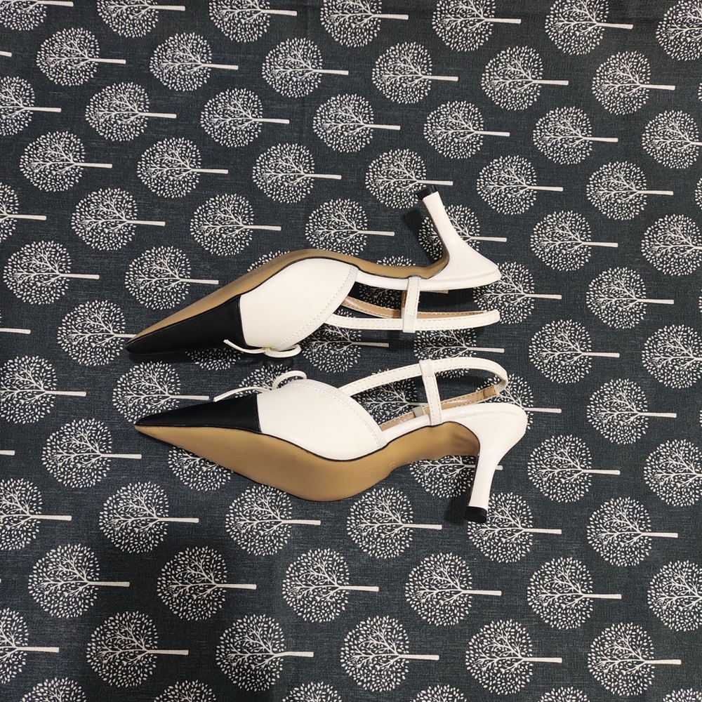 CHANEL Black and White Two-Tone Pointed Slingback Pumps - Picture 6 of 11